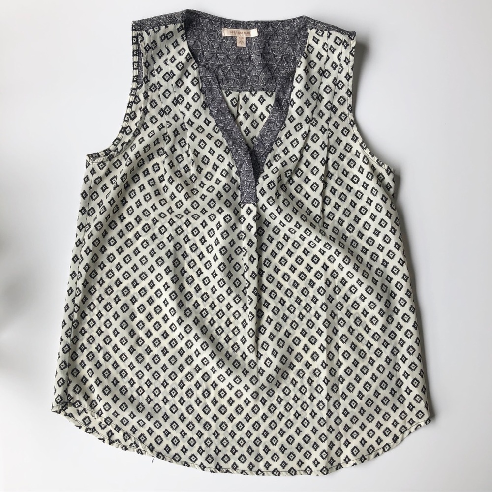 Skies are Blue Stitch Fix Black & beige tank Small